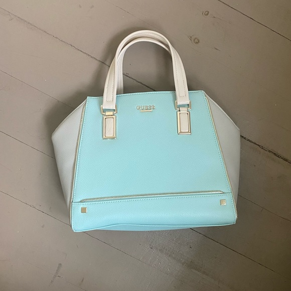 NWOT Guess purse - Picture 2 of 8